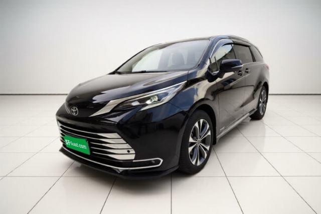 Ojetý Toyota SIENNA 2021 2.5L Hybrid Luxury Edition