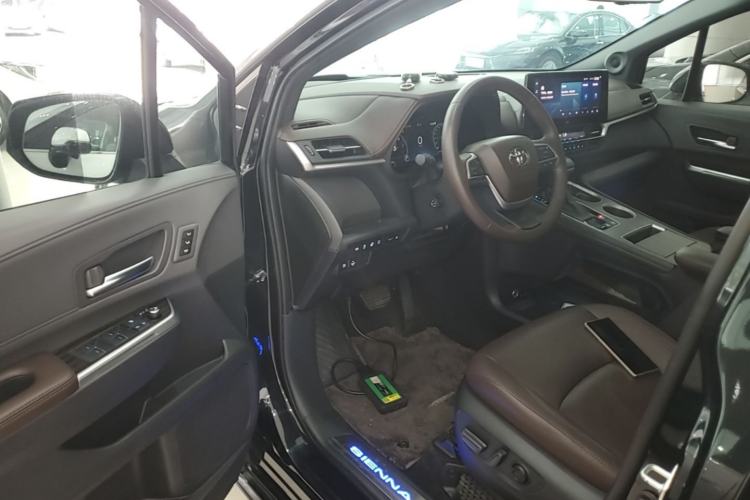 Used Toyota SIENNA 2021 2.5L Hybrid Platinum Edition Driver Seat