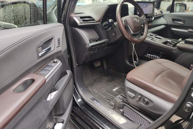 Used Toyota SIENNA 2021 2.5L Hybrid Platinum Edition Driver Seat