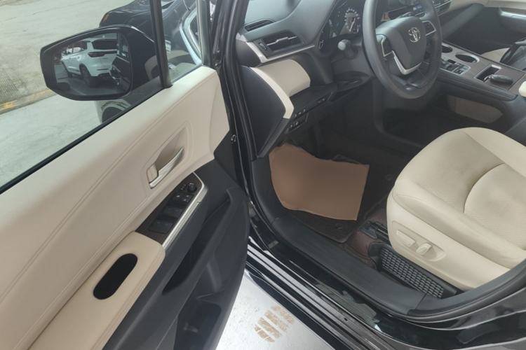 Used Toyota SIENNA 2021 2.5L Hybrid Luxury Edition Driver Seat