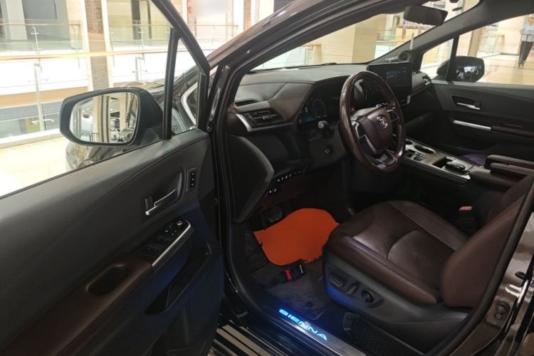 Used Toyota SIENNA 2021 2.5L Hybrid Platinum Edition Driver Seat