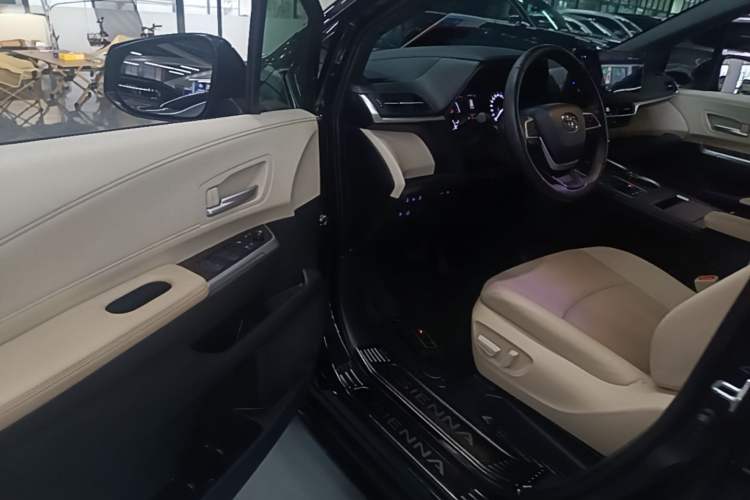 Used Toyota SIENNA 2021 2.5L Hybrid Luxury Edition Driver Seat