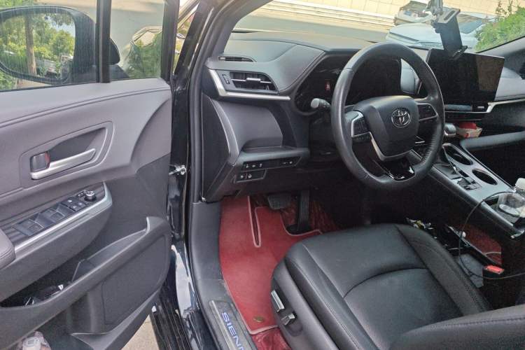 Used Toyota SIENNA 2021 2.5L Hybrid Premium Edition Driver Seat