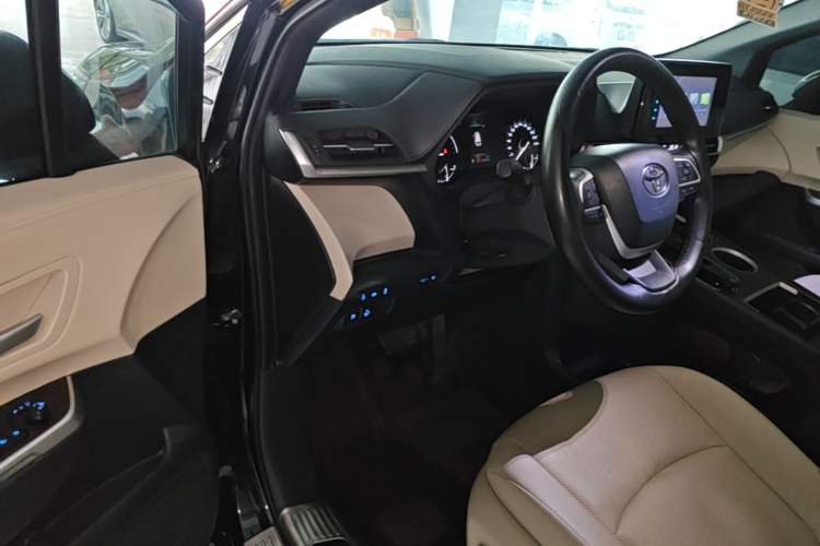 Used Toyota SIENNA 2021 2.5L Hybrid Luxury Edition Driver Seat