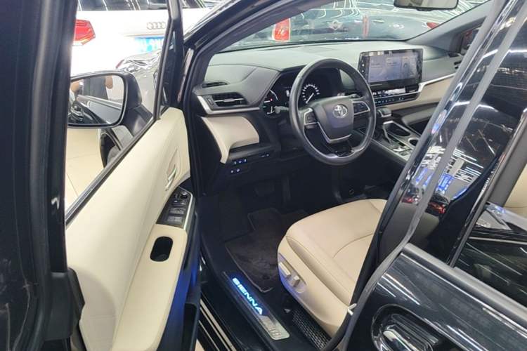 Used Toyota SIENNA 2021 2.5L Hybrid Premium Edition Driver Seat