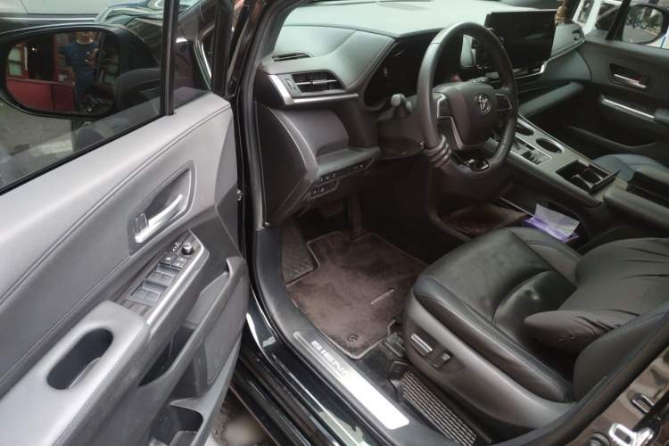 Used Toyota SIENNA 2021 2.5L Hybrid Premium Edition Driver Seat