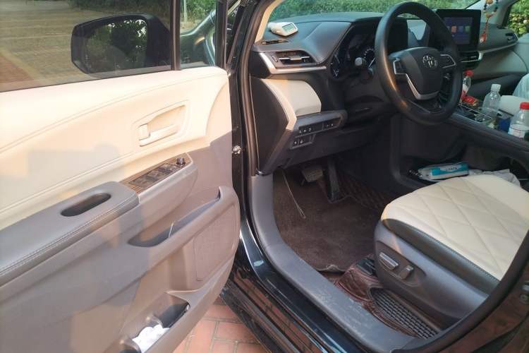 Used Toyota SIENNA 2021 2.5L Hybrid Comfort Edition Driver Seat