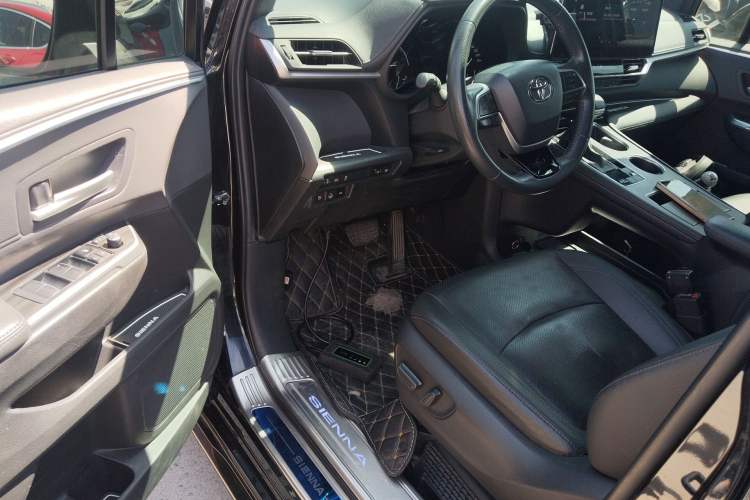 Used Toyota SIENNA 2021 2.5L Hybrid Premium Edition Driver Seat