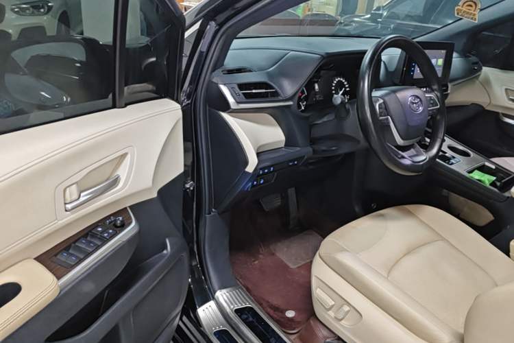 Used Toyota SIENNA 2021 2.5L Hybrid Luxury Edition Driver Seat