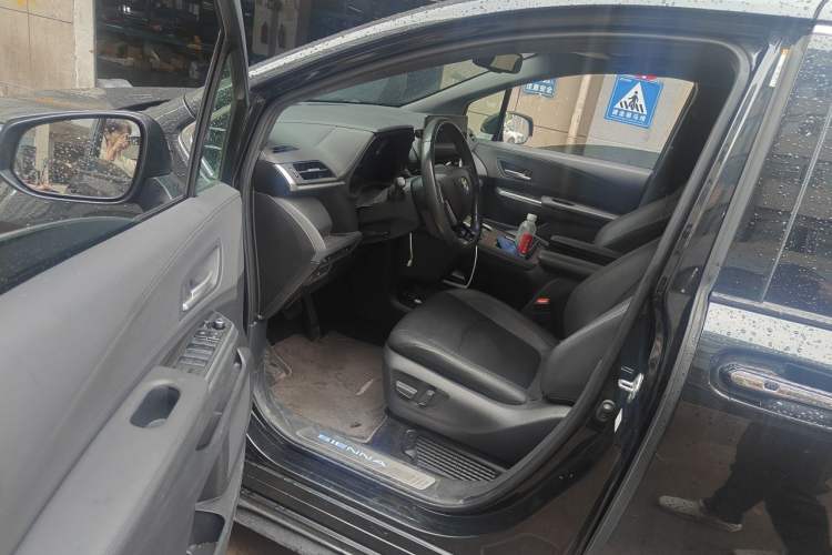 Used Toyota SIENNA 2021 2.5L Hybrid Luxury Edition Driver Seat