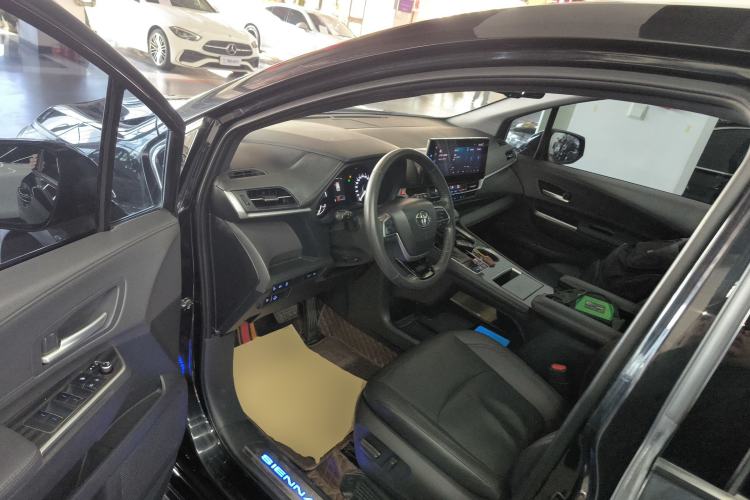Used Toyota SIENNA 2021 2.5L Hybrid Premium Edition Driver Seat