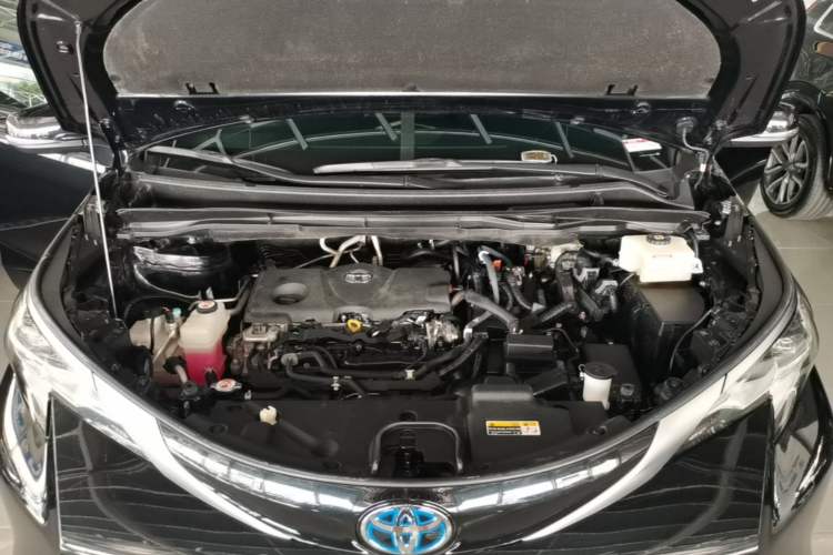 Used Toyota SIENNA 2021 2.5L Hybrid Premium Edition Engine Bay
