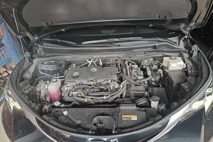 Used Toyota SIENNA 2021 2.5L Hybrid Platinum Edition Engine Bay