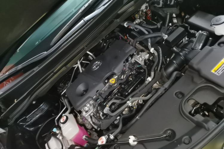 Used Toyota SIENNA 2021 2.5L Hybrid Premium Edition Engine Bay