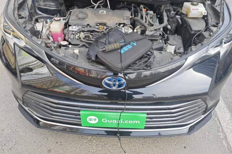 Used Toyota SIENNA 2021 2.5L Hybrid Premium Edition Engine Bay