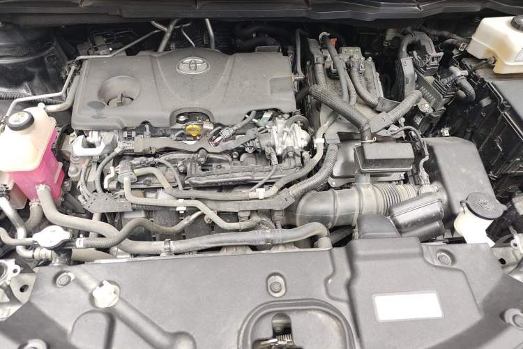 Used Toyota SIENNA 2021 2.5L Hybrid Platinum Edition Engine Bay