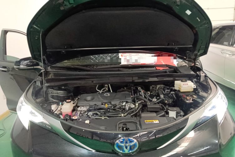 Used Toyota SIENNA 2021 2.5L Hybrid Platinum Edition Engine Bay