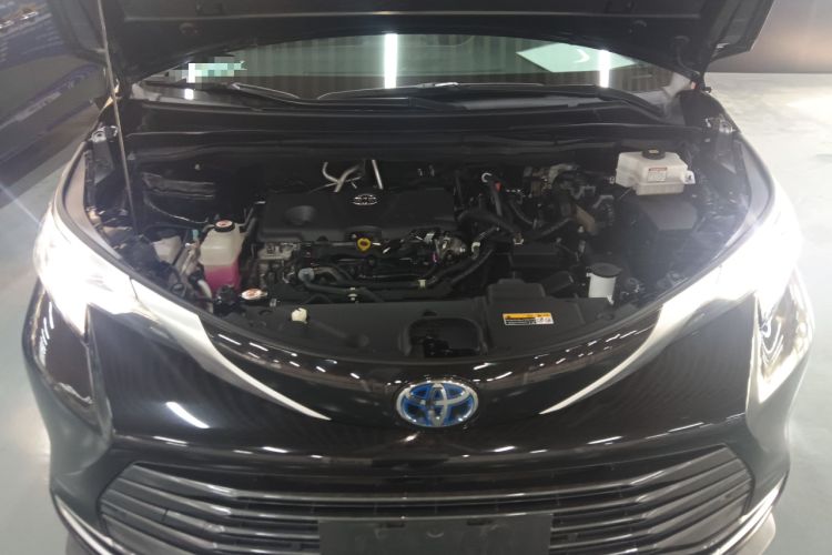 Used Toyota SIENNA 2021 2.5L Hybrid Premium Edition Engine Bay