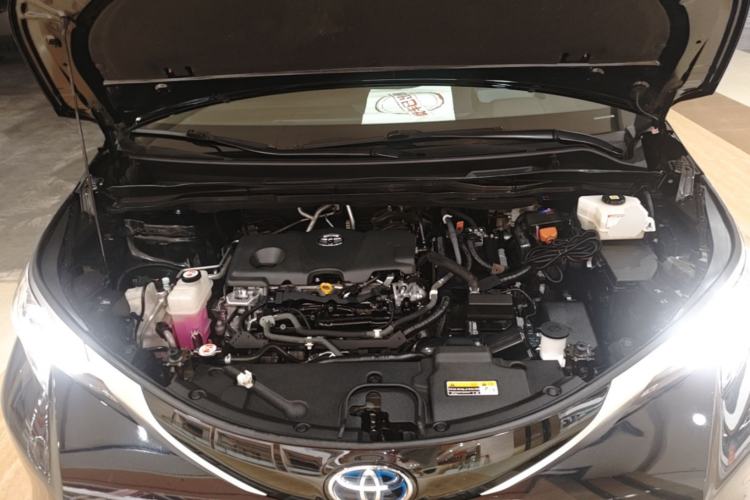 Used Toyota SIENNA 2021 2.5L Hybrid Platinum Edition Engine Bay