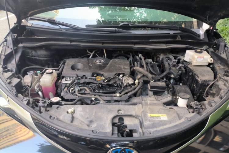 Used Toyota SIENNA 2021 2.5L Hybrid Premium Edition Engine Bay