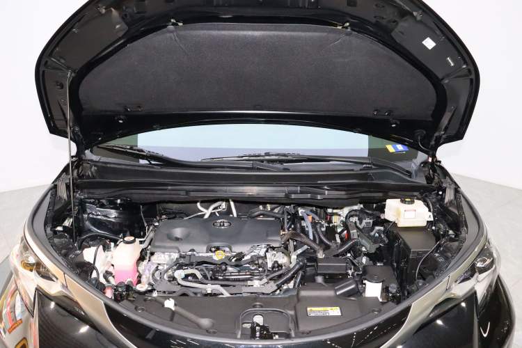 Used Toyota SIENNA 2021 2.5L Hybrid Premium Edition Engine Bay