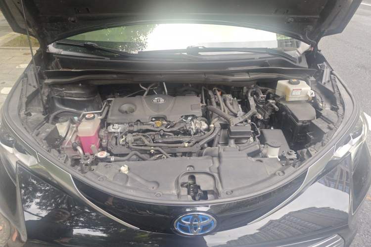 Used Toyota SIENNA 2021 2.5L Hybrid Platinum Edition Engine Bay