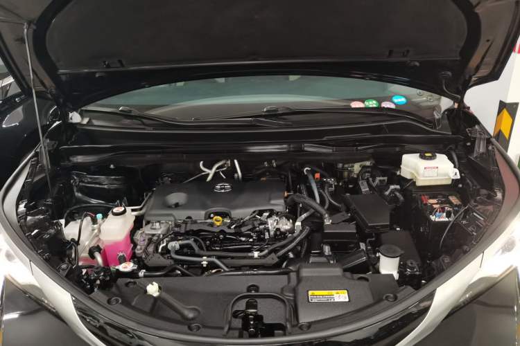 Used Toyota SIENNA 2021 2.5L Hybrid Premium Edition Engine Bay