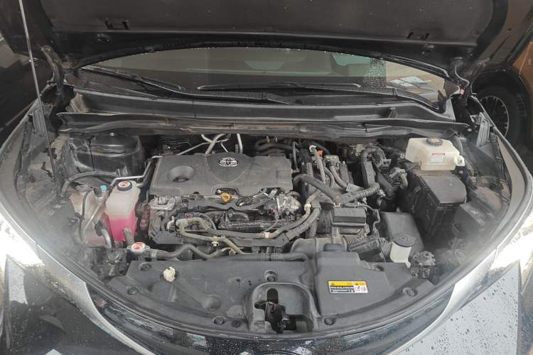 Used Toyota SIENNA 2021 2.5L Hybrid Platinum Edition Engine Bay