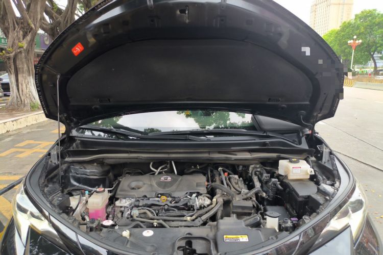 Used Toyota SIENNA 2021 2.5L Hybrid Platinum Edition Engine Bay