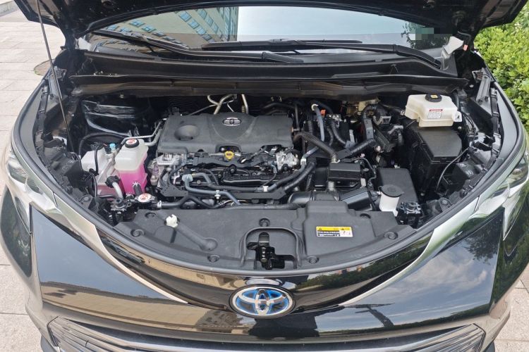 Used Toyota SIENNA 2021 2.5L Hybrid Premium Edition Engine Bay