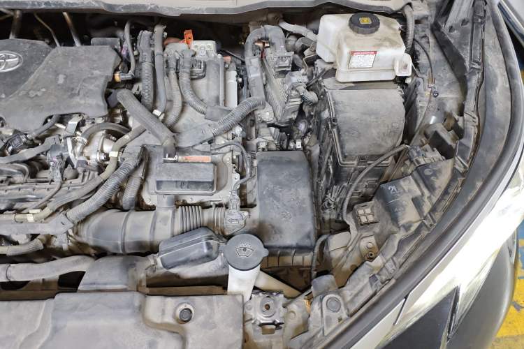 Used Toyota SIENNA 2021 2.5L Hybrid Ultimate Edition Engine Bay Left