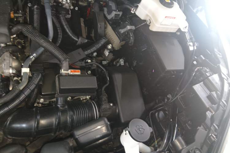 Used Toyota SIENNA 2021 2.5L Hybrid Premium Edition Engine Bay Left