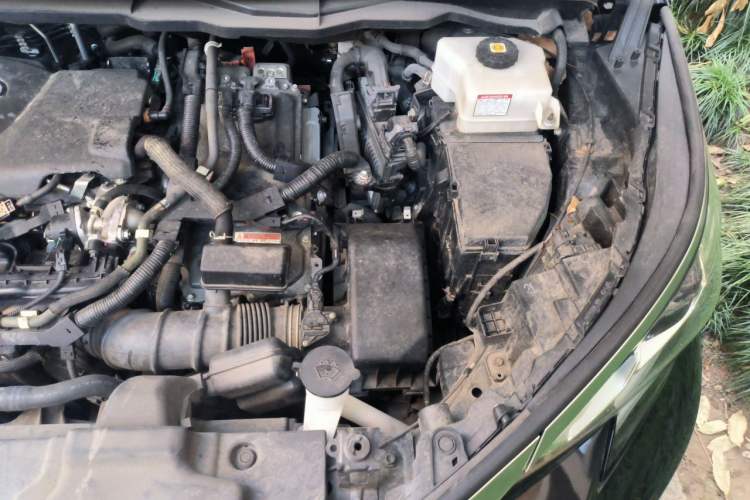Used Toyota SIENNA 2021 2.5L Hybrid Premium Edition Engine Bay Left