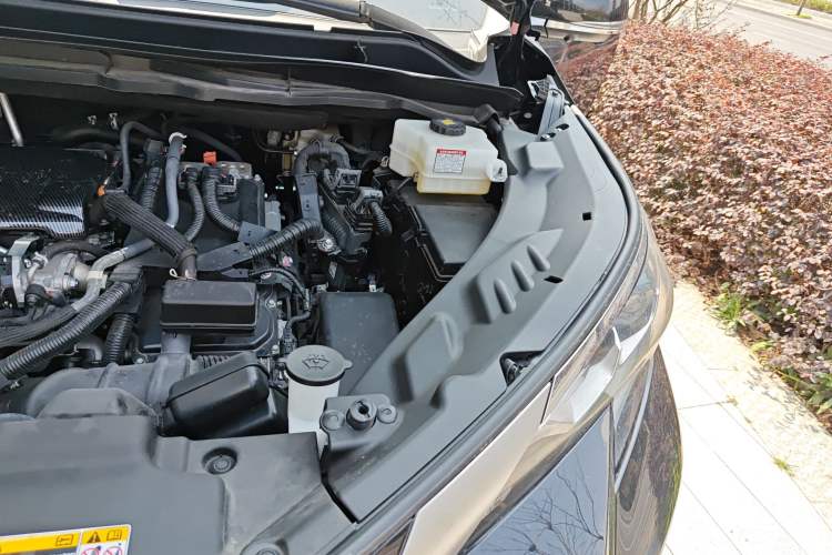Used Toyota SIENNA 2021 2.5L Hybrid Comfort Edition Engine Bay Left