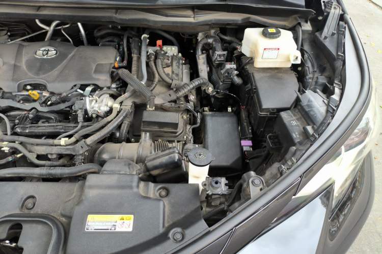 Used Toyota SIENNA 2021 2.5L Hybrid Platinum Edition Engine Bay Left