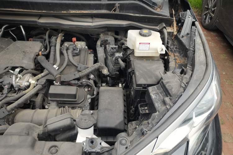 Used Toyota SIENNA 2021 2.5L Hybrid Platinum Edition Engine Bay Left