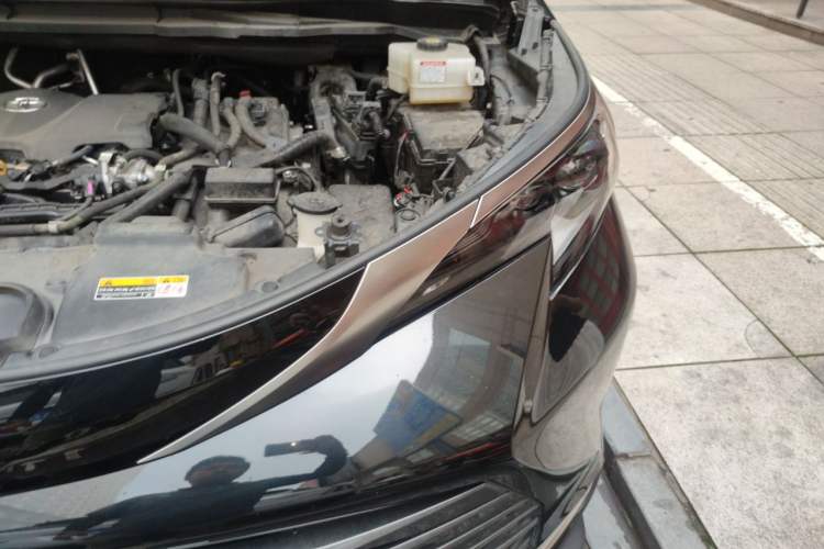 Used Toyota SIENNA 2021 2.5L Hybrid Premium Edition Engine Bay Left