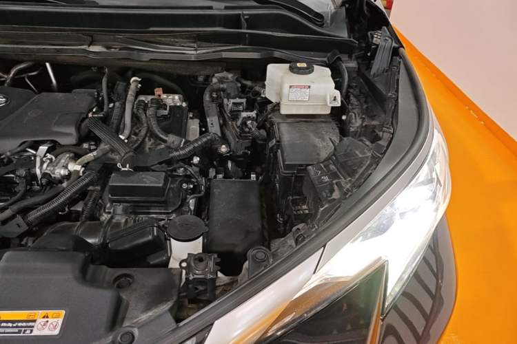 Used Toyota SIENNA 2021 2.5L Hybrid Platinum Edition Engine Bay Left