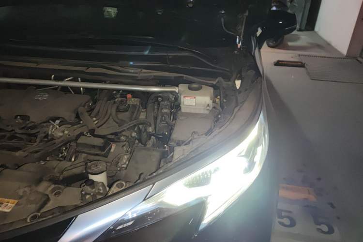 Used Toyota SIENNA 2021 2.5L Hybrid Luxury Edition Engine Bay Left