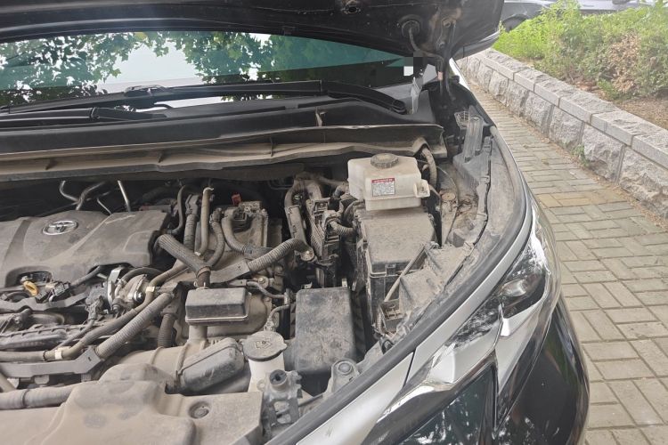 Used Toyota SIENNA 2021 2.5L Hybrid Premium Edition Engine Bay Left