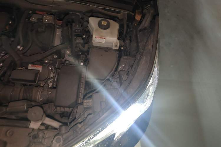 Used Toyota SIENNA 2021 2.5L Hybrid Comfort Edition Engine Bay Left