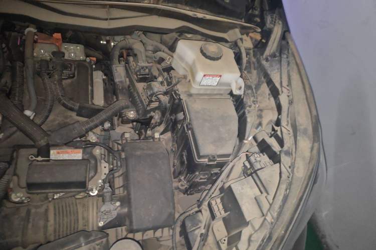 Used Toyota SIENNA 2021 2.5L Hybrid Premium Edition Engine Bay Left