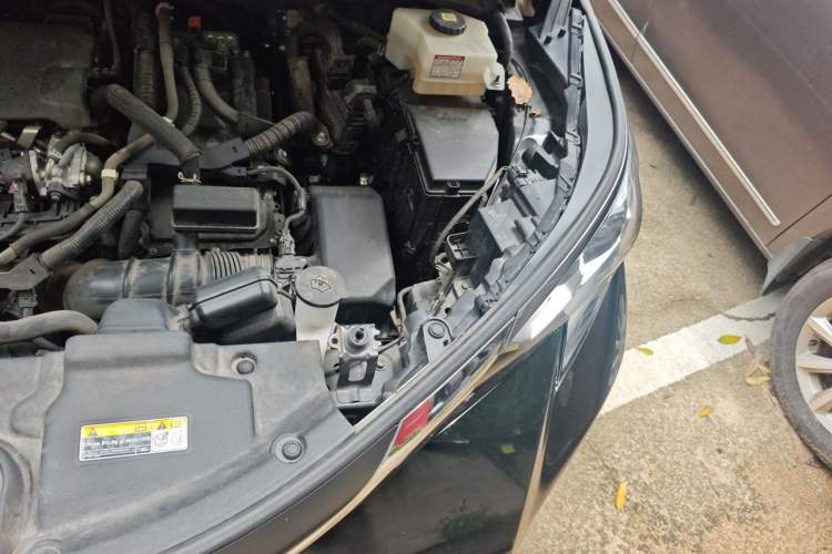Used Toyota SIENNA 2021 2.5L Hybrid Comfort Edition Engine Bay Left