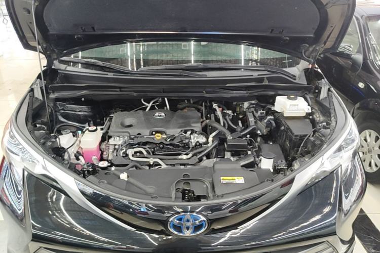 Used Toyota SIENNA 2021 2.5L Hybrid Premium Edition Engine Bay
