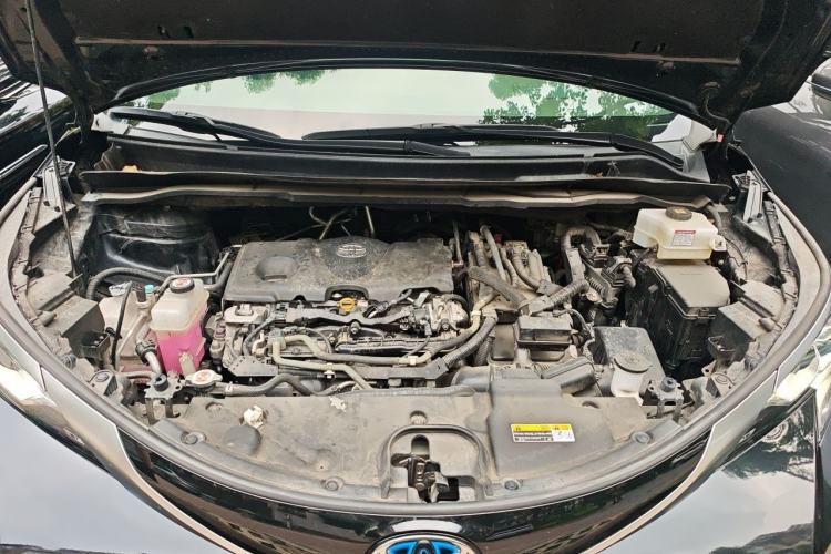 Used Toyota SIENNA 2021 2.5L Hybrid Platinum Edition Engine Bay