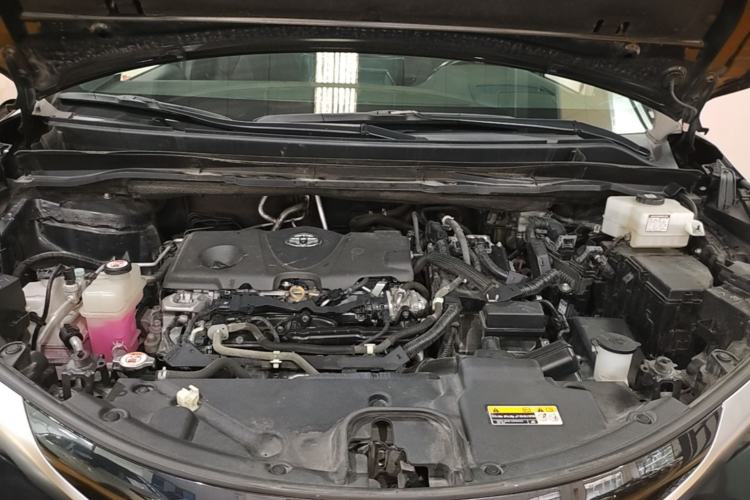 Used Toyota SIENNA 2021 2.5L Hybrid Platinum Edition Engine Bay