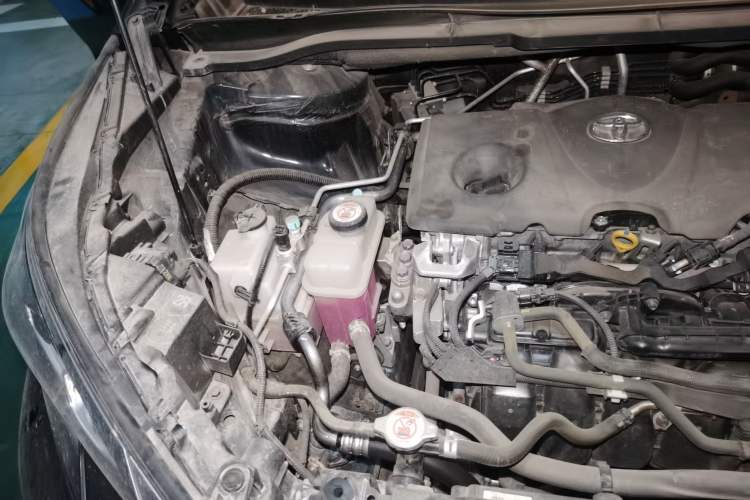 Used Toyota SIENNA 2021 2.5L Hybrid Premium Edition Engine Bay Right