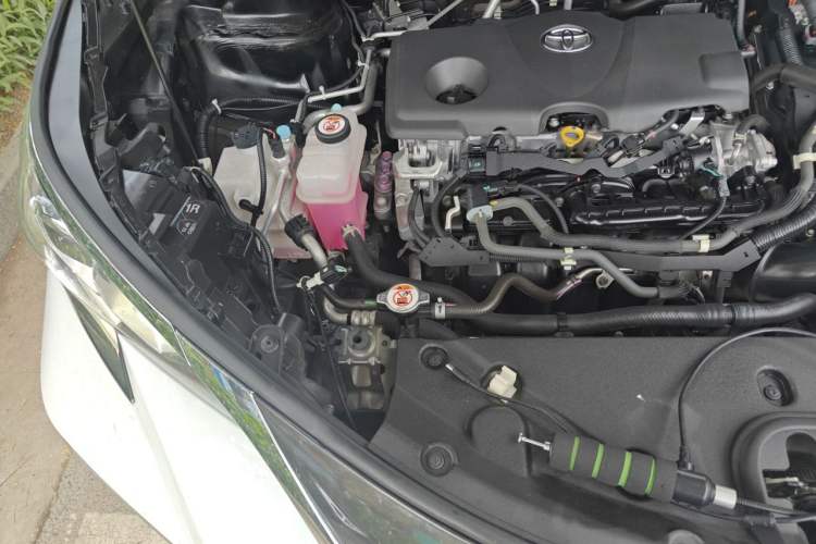 Used Toyota SIENNA 2021 2.5L Hybrid Comfort Edition Engine Bay Right