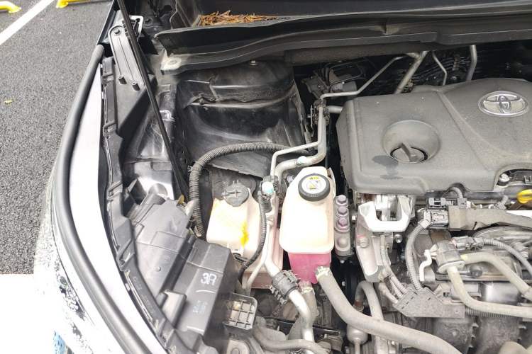 Used Toyota SIENNA 2021 2.5L Hybrid Platinum Edition Engine Bay Right