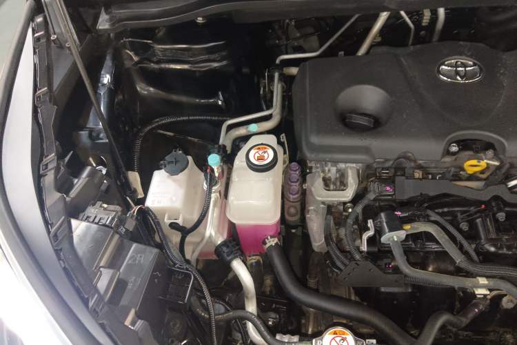 Used Toyota SIENNA 2021 2.5L Hybrid Premium Edition Engine Bay Right